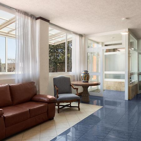 Howard Johnson By Wyndham Toluca Exterior foto