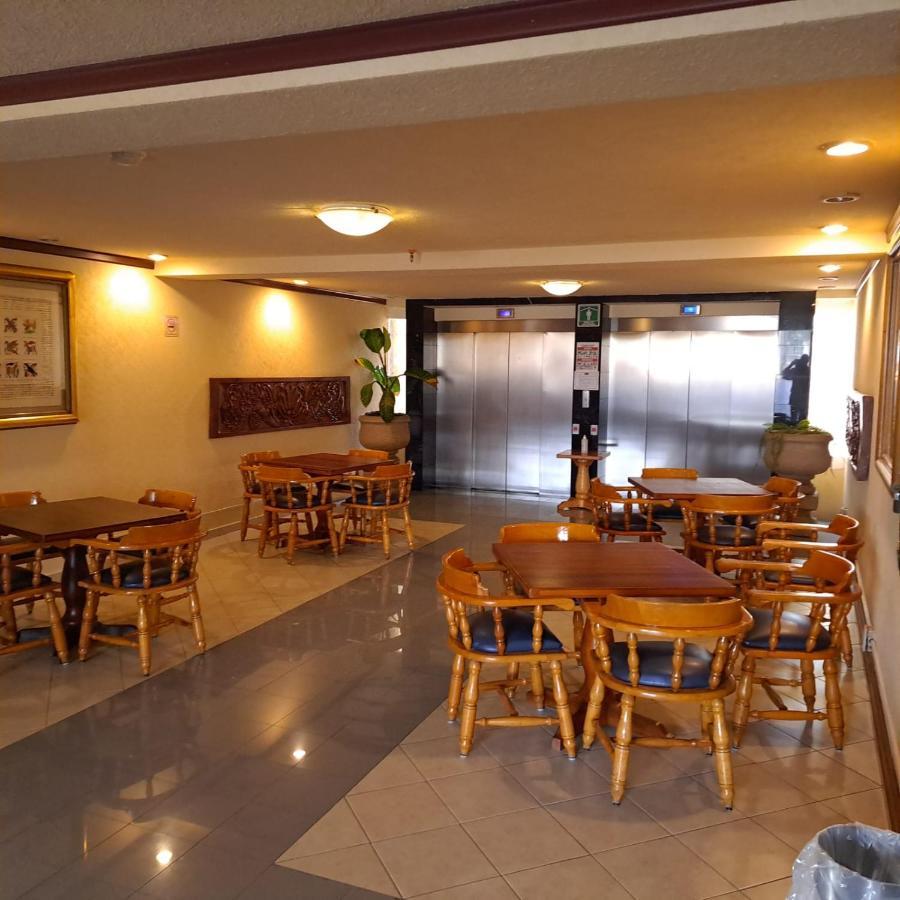 Howard Johnson By Wyndham Toluca Exterior foto