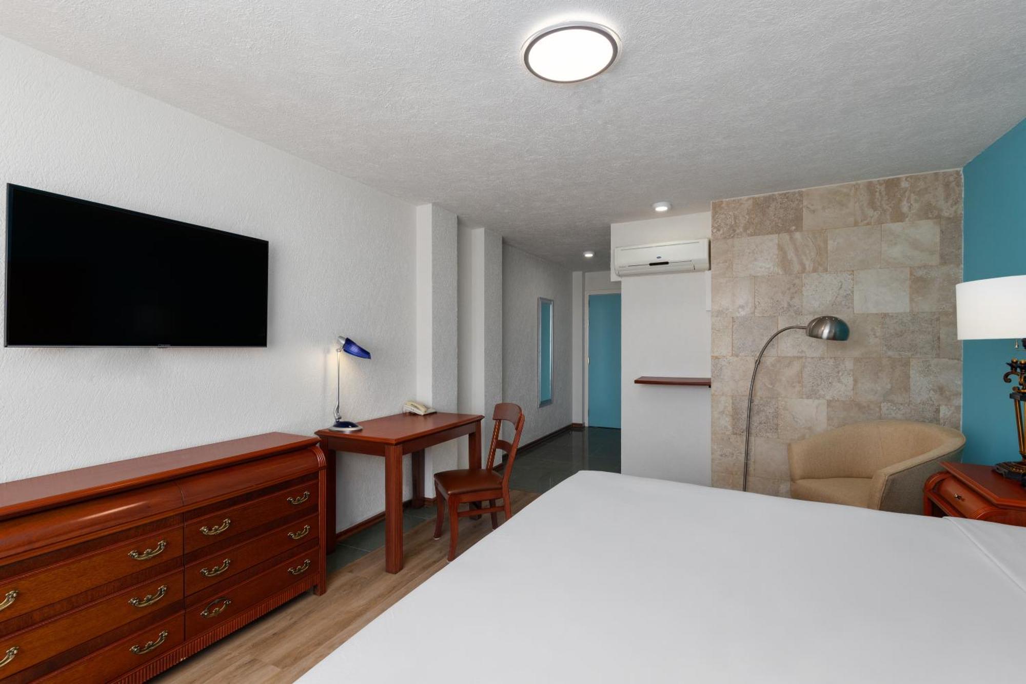 Howard Johnson By Wyndham Toluca Exterior foto