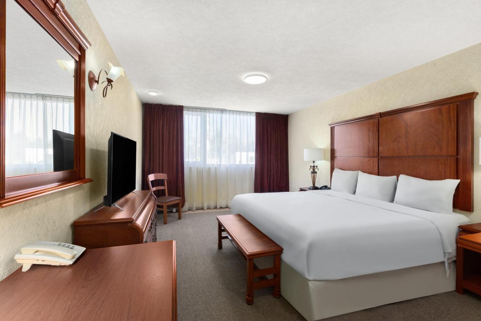 Howard Johnson By Wyndham Toluca Exterior foto