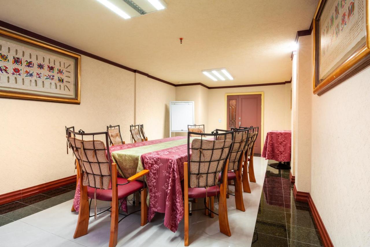 Howard Johnson By Wyndham Toluca Exterior foto