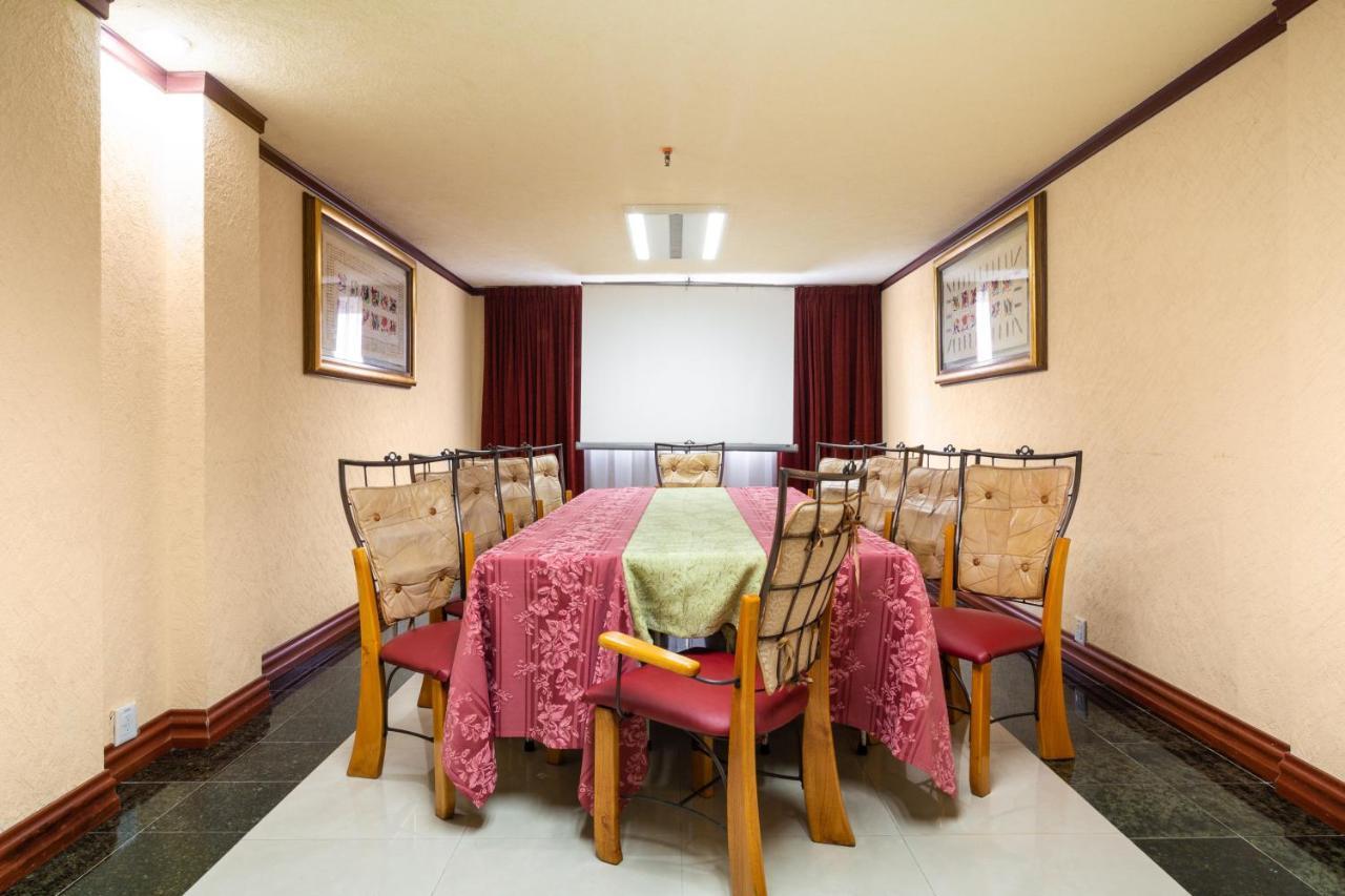 Howard Johnson By Wyndham Toluca Exterior foto
